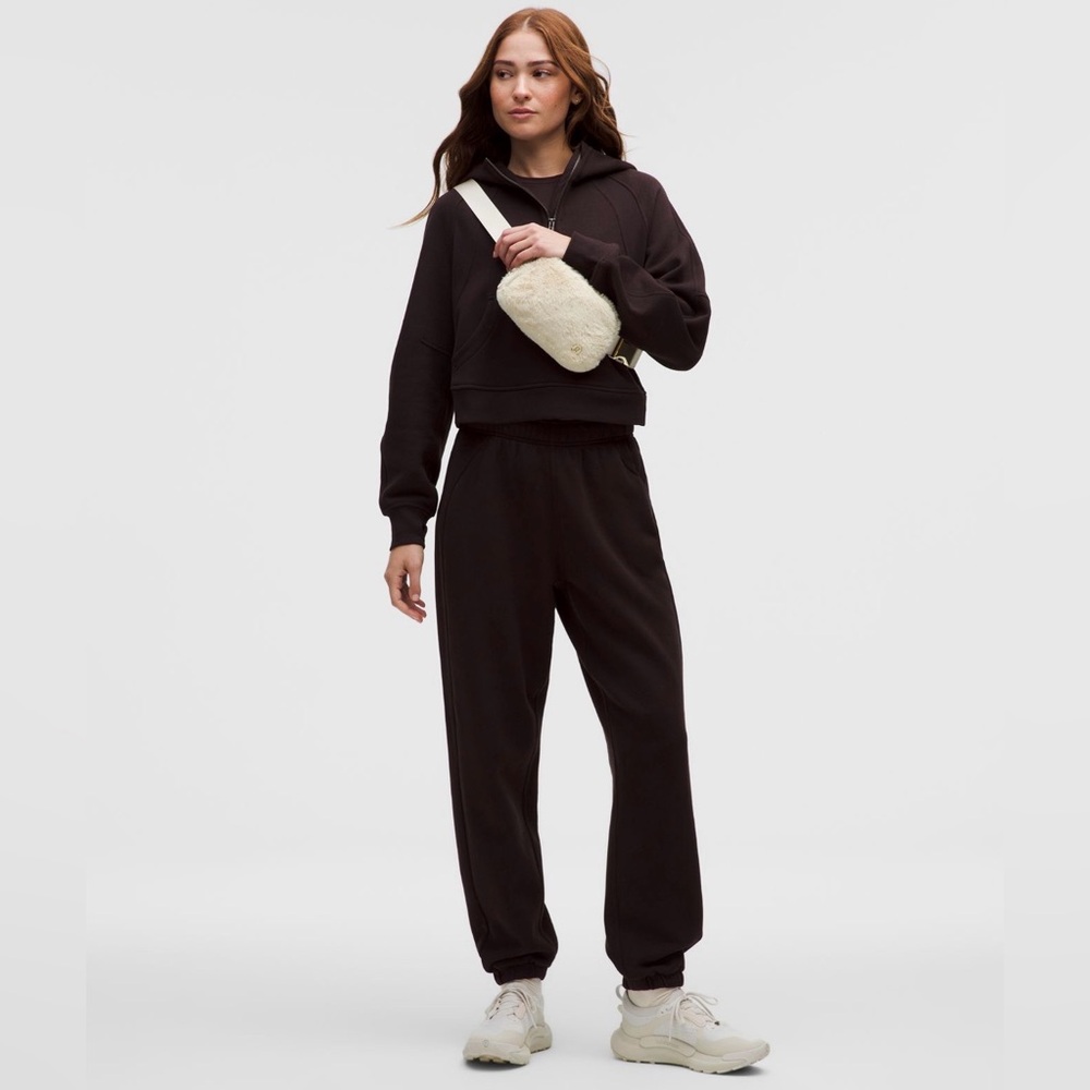 🆕 LULULEMON Everywhere Belt Bag Plush Fleece *Rhinestone Logo! NEW Ivory/Gold - Picture 3 of 17